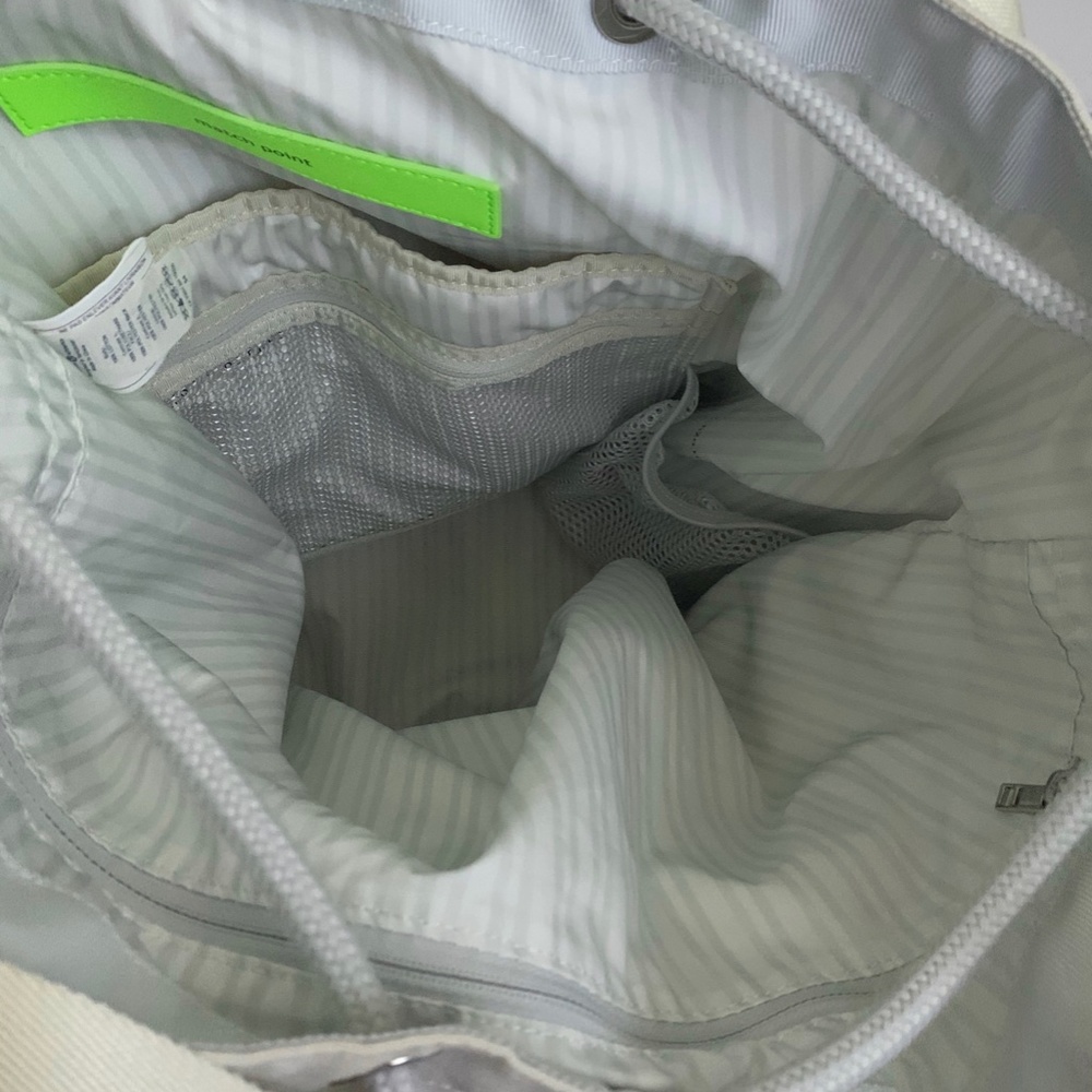 SOLD *Rare* Lululemon Rally Bag - Picture 13 of 14